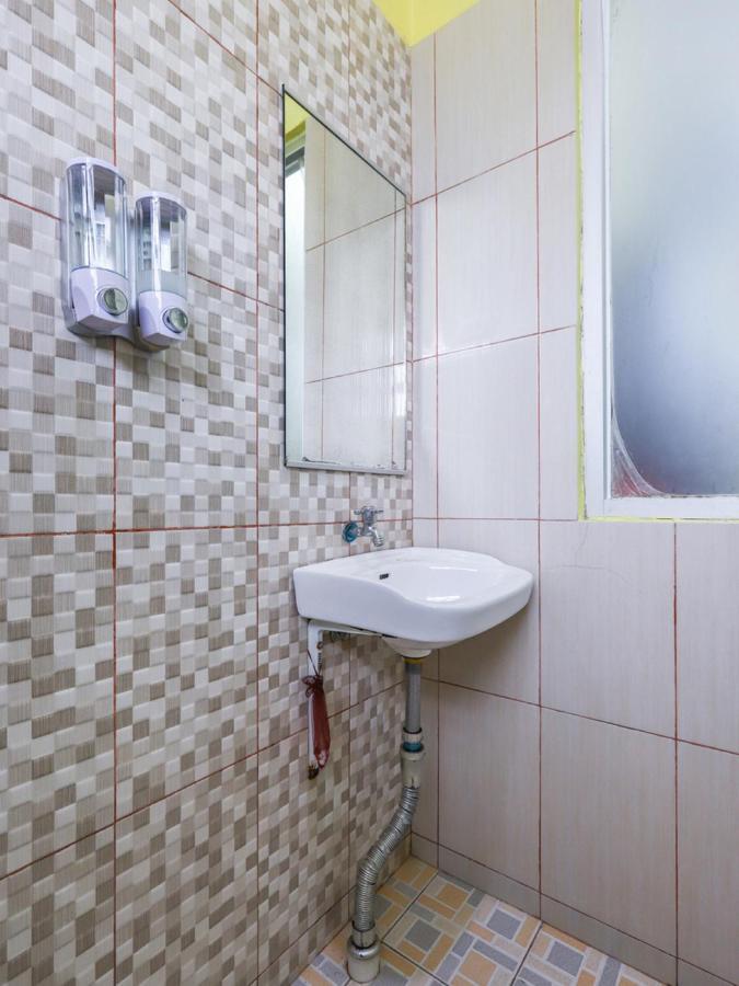 Hotel Oyo 3830 Dfarys Gh Syariah Balikpapan  Zewnętrze zdjęcie