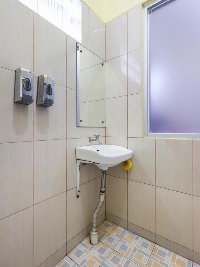 Hotel Oyo 3830 Dfarys Gh Syariah Balikpapan  Zewnętrze zdjęcie